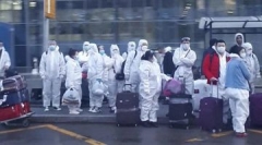 Граждан КНР в белых защитных костюмах заметили в аэропорту Владивостока